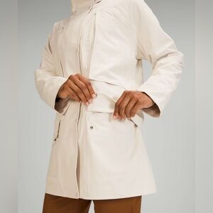 Lululemon StretchSeal Relaxed-Fit Long Rain Jacket
White Opal Size 10